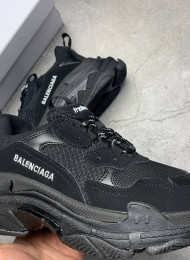 Кроссовки Balenciaga Triple S Black живое фото 3