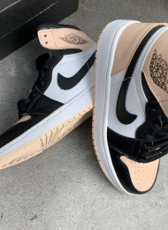 Кроссовки Nike Air Jordan 1 Mid Rust Pink White Black живое фото 2