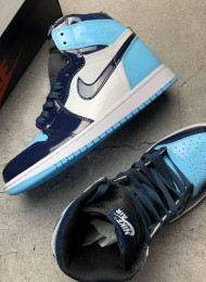 Кроссовки Nike Air Jordan 1 High UNC Patent живое фото 1